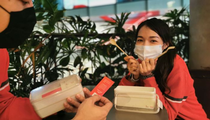 ทรู มอบเซ็ตของขวัญเพื่อสุขภาพ ให้พนักงานที่ให้บริการหน้าบ้าน ลดเสี่ยงเลี่ยงในช่วงโควิด-19 