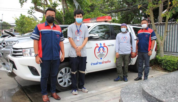 มูลนิธิร่วมด้วยช่วยกัน สำนึกรักบ้านเกิด สนับสนุนนำส่งผู้ป่วยติดเชื้อโควิด 19 