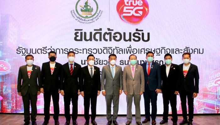 รมว.ดีอีเอส ดูงานด้านเทคโนโลยีดิจิทัลของกลุ่มทรู พร้อมชม True 5G Worldtech X ศูนย์กลางความรู้และพัฒนานวัตกรรม 5G