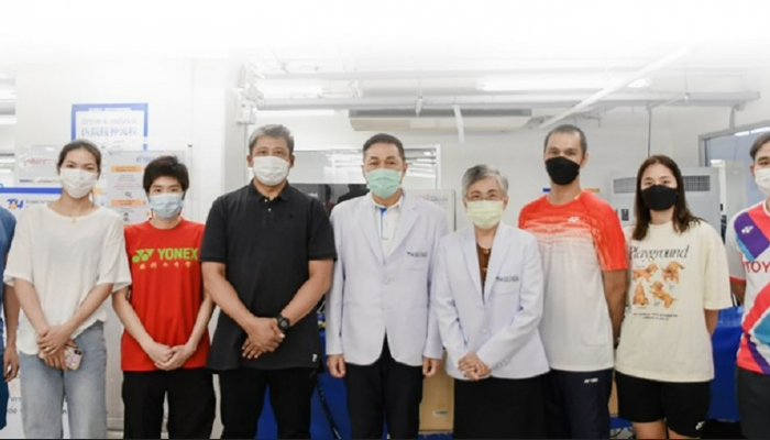 รพ.ธนบุรี บำรุงเมือง ร่วมต้อนรับคณะผู้ฝึกสอน และนักกีฬาสมาคมกีฬาแบดมินตันแห่งประเทศไทย ในพระบรมราชูปถัมภ์รับวัคซีนป้องกันโควิดเข็มกระตุ้น