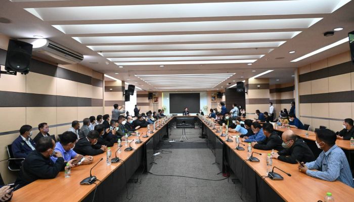 สุริยะ สั่ง กอน. เร่งประชุมเคาะมาตรการดูแลชาวไร่ กำชับเลิกเผาอ้อย ขอโรงงานเลิกรับซื้อ