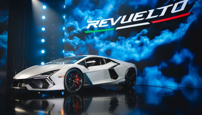 เรนาสโซ มอเตอร์ เผยโฉม Lamborghini Revuelto เครื่องยนต์ V12 สมรรถนะสูงรุ่นแรกของแบรนด์ เฉลิมฉลองครบรอบ 60 ปีแห่งค่ายกระทิงดุ