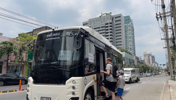 Rever ทดสอบรถบัสไฟฟ้า BYD B70 ให้บริการรับ - ส่ง ย่านทองหล่อ ฟรี!