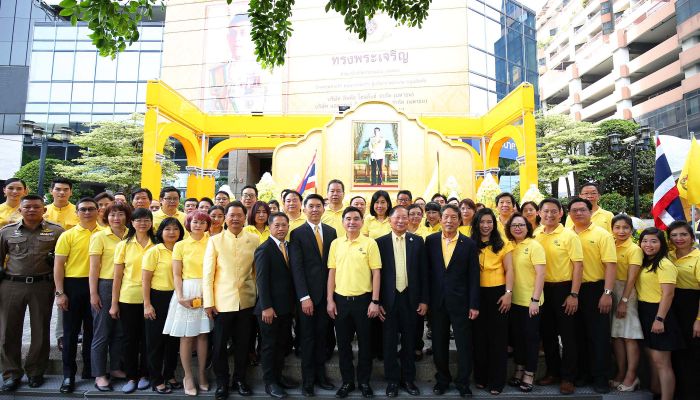  คณะผู้บริหารและพนักงานเอไอเอส ร่วมถวายความจงรักภักดี แด่พระบาทสมเด็จพระเจ้าอยู่หัว เนื่องในโอกาสพระราชพิธีบรมราชาภิเษก พุทธศักราช ๒๕๖๒