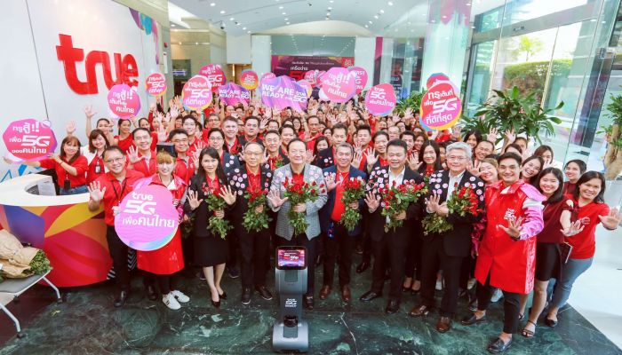 พนักงานทรู ต้อนรับผู้บริหาร กลับจากสู้ศึกประมูล 5G อย่างอบอุ่น
