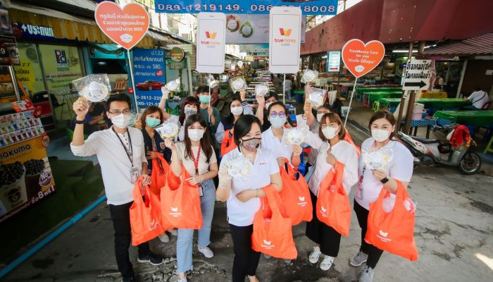 TrueMoney ห่วงใยสุขภาพผู้ค้า เดินสายแจกหน้ากากป้องกันไวรัส COVID-19