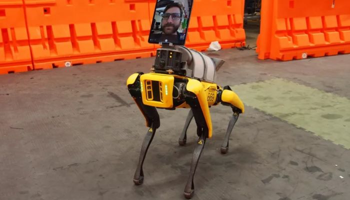 Boston Dynamics ขยายความสามารถหุ่นยนต์ช่วยเหลือผู้ป่วยโควิด19 ควบคุมด้วย iPad เชื่อมต่อ 4G และ 5G 