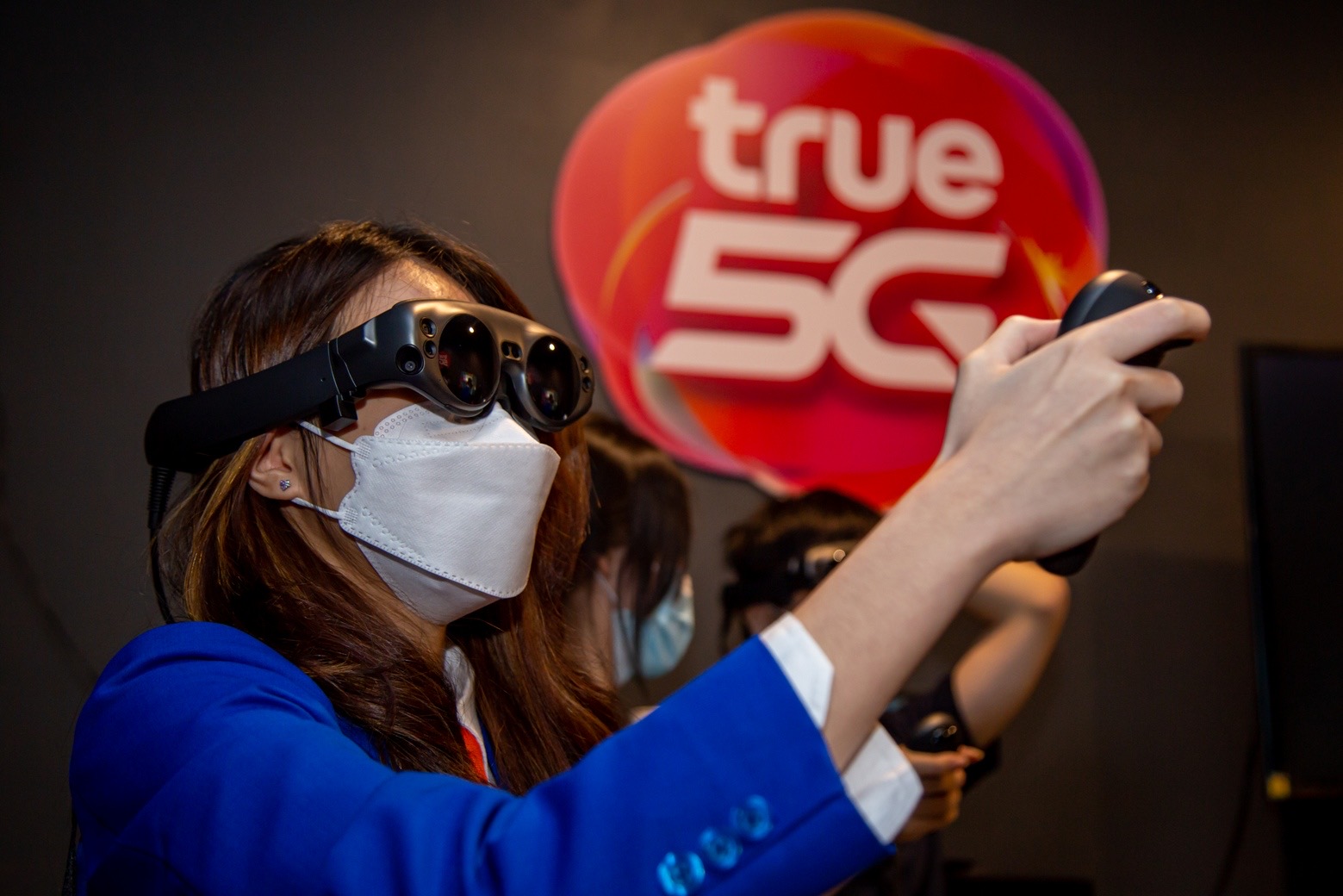 ทรู 5G จับมือ สจล. หนุนภาคการศึกษา เตรียมพร้อมเข้าสู่ยุคเมทาเวิร์ส เปิดศูนย์ KMITL Interactive Digital Center แหล่งวิจัยและการเรียนรู้ด้านเทคโนโลยีความจริงเสมือน และเสมือนจริงแบบครบวงจรแห่งแรกของไทย