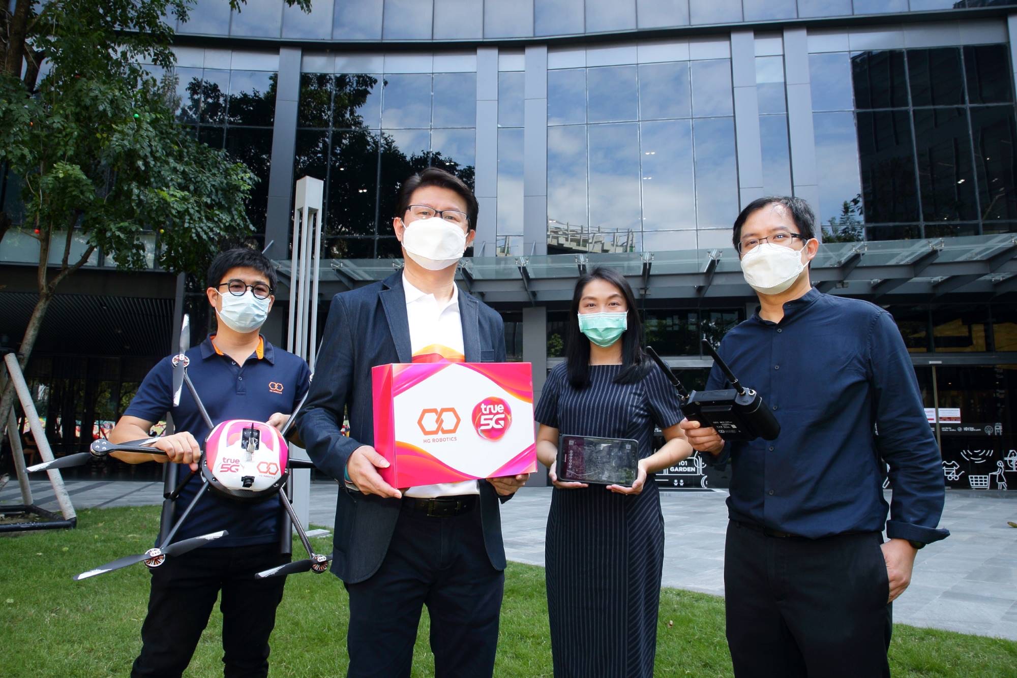 ทรู 5G รุกพัฒนาการบินโดรนขนส่งเพื่อการพาณิชย์ ครั้งแรกในไทย ร่วมกับ ไฮฟ์กราวนด์ (HiveGround) และคณะผู้พัฒนาระบบบริหารการจัดการห้วงอากาศและการจราจรอากาศยานซึ่งไม่มีนักบิน เปิดทางบินโดรนอัตโนมัติ ควบคุมแบบเรียลไทม์