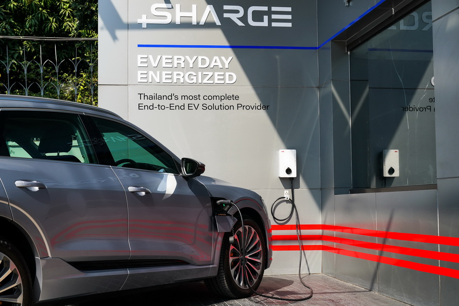 ทดแทนน้ำมันแพง!! SHARGE รับนโยบาย EV 1 ล้านคัน จับมือ 50 พันธมิตรขยาย EV Ecosystem เพิ่มสถานีชาร์จแตะ 600 แห่ง 2,400 หัวชาร์จ คาดในปี 2025 สถานี้ชาร์จรถ EV ในไทยจะมีราว 2ล้านจุด