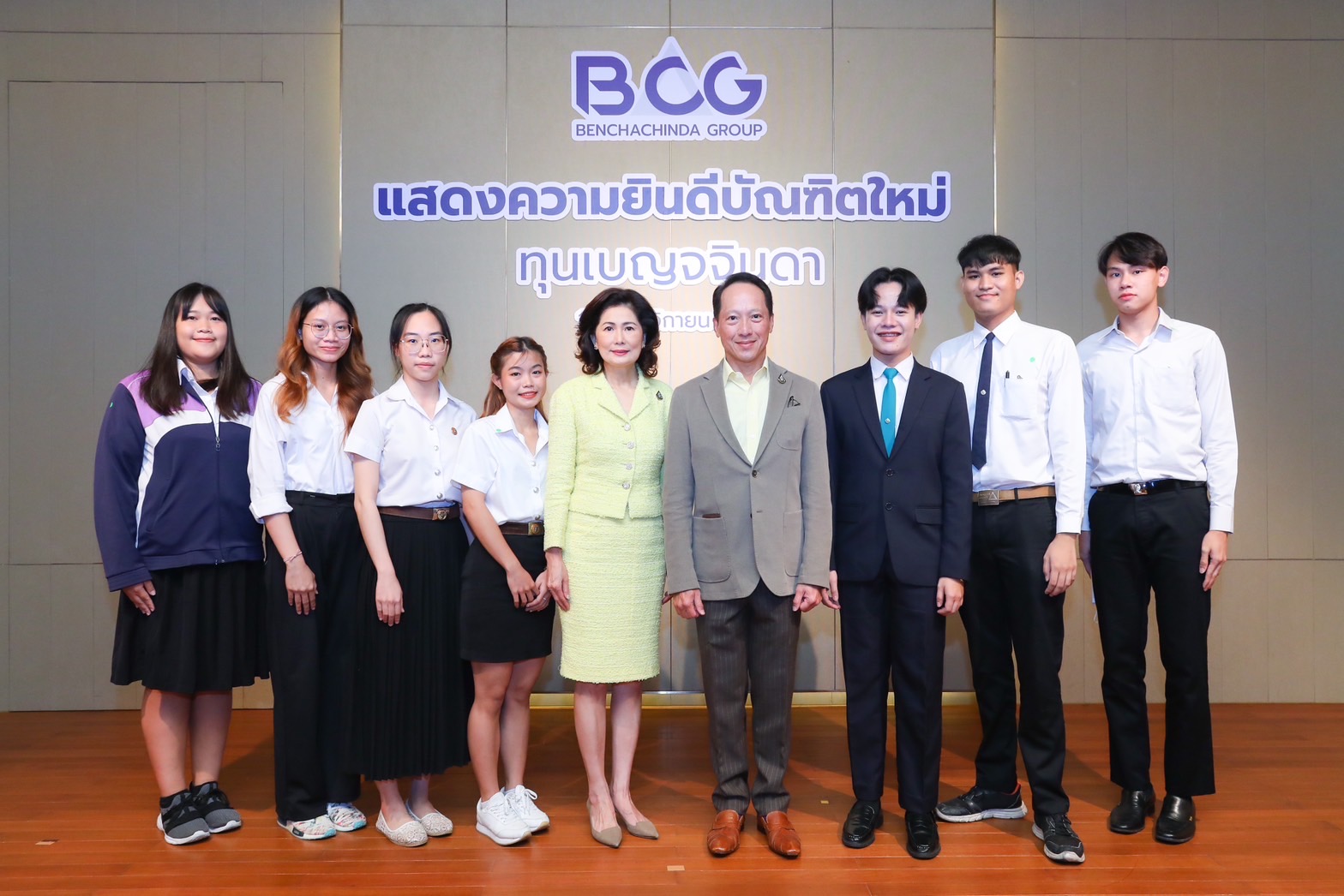 มูลนิธิเบญจรงคกุล แสดงความยินดีบัณฑิตใหม่ทุนเบญจจินดา