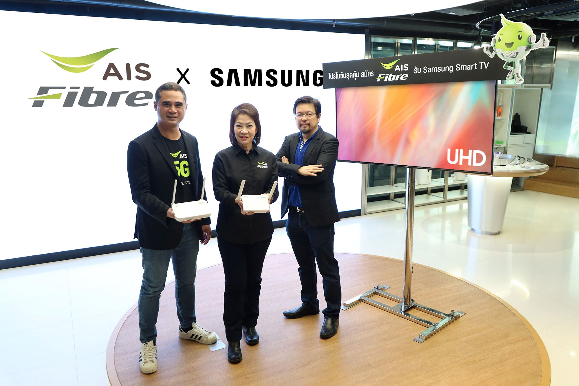 AIS Fibre ควง SAMSUNG สร้างมิติใหม่ 'เน็ตบ้านพร้อมสมาร์ททีวี' จัดเต็ม BROADBAND TV แพ็กเกจ ดิจิทัลโฮมเอนเตอร์เทนเมนท์ครบวงจร 