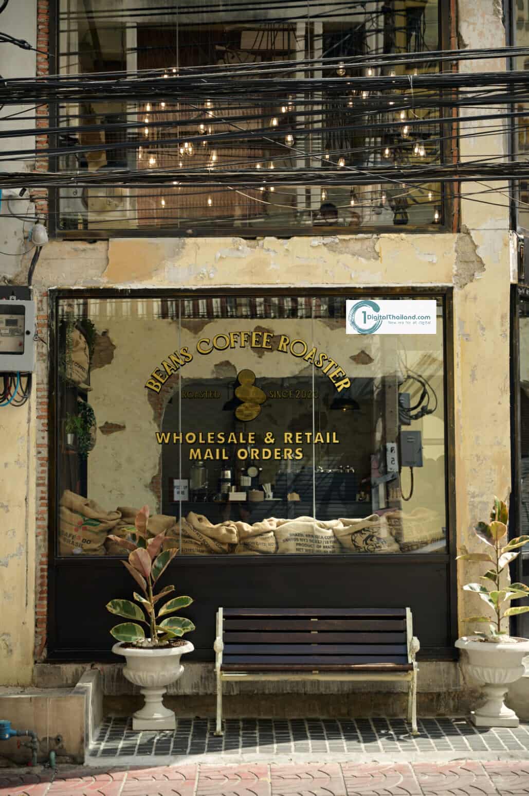 ชวนสัมผัสบรรยากาศหอมกรุ่นกลิ่นกาแฟในตึกเก่า BEANS สาขาทรงวาด ใหม่ล่าสุดในย่านสุดฮิปที่คนสุดคูลพลาดไม่ได้!